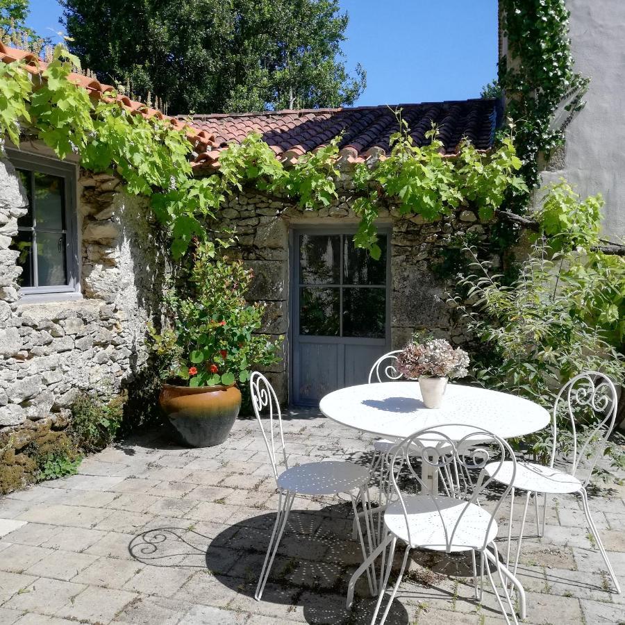 Au Logis De La Mongie Bed and Breakfast Soullans Buitenkant foto