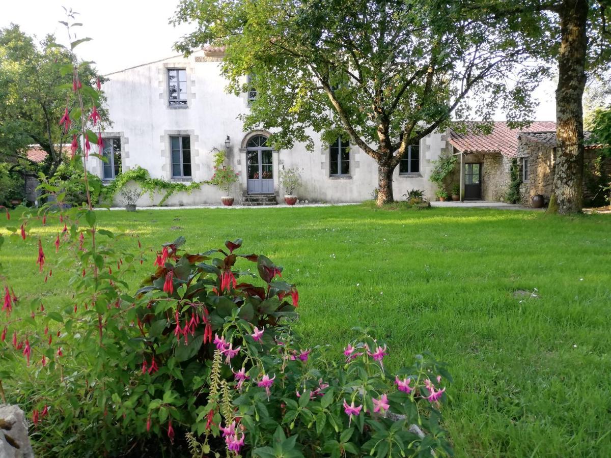 Au Logis De La Mongie Bed and Breakfast Soullans Buitenkant foto