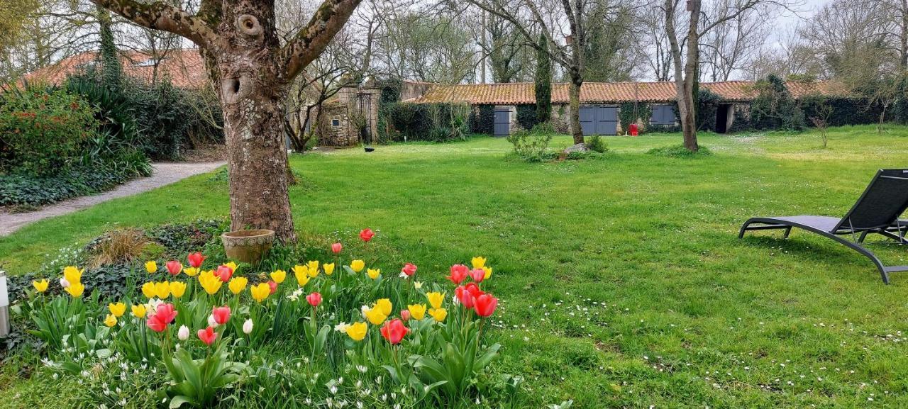 Au Logis De La Mongie Bed and Breakfast Soullans Buitenkant foto